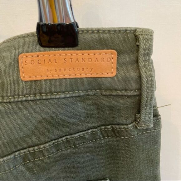 Social Standard by Sanctuary Skinny Jean in Prosperity Camo - Picture 9 of 14